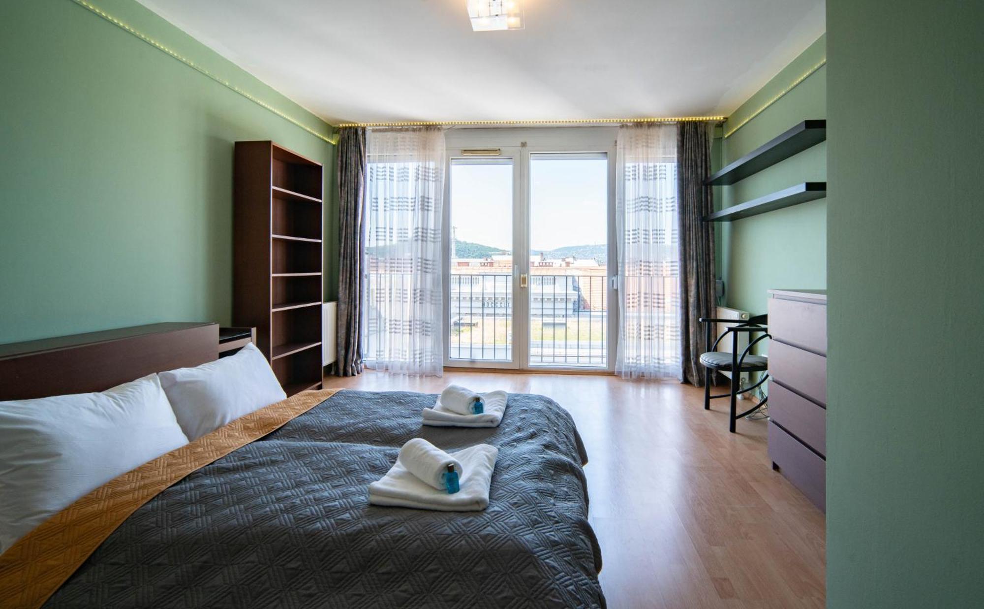 Free Parking- Gellert View Apartment 4Ppl Budapest Luaran gambar