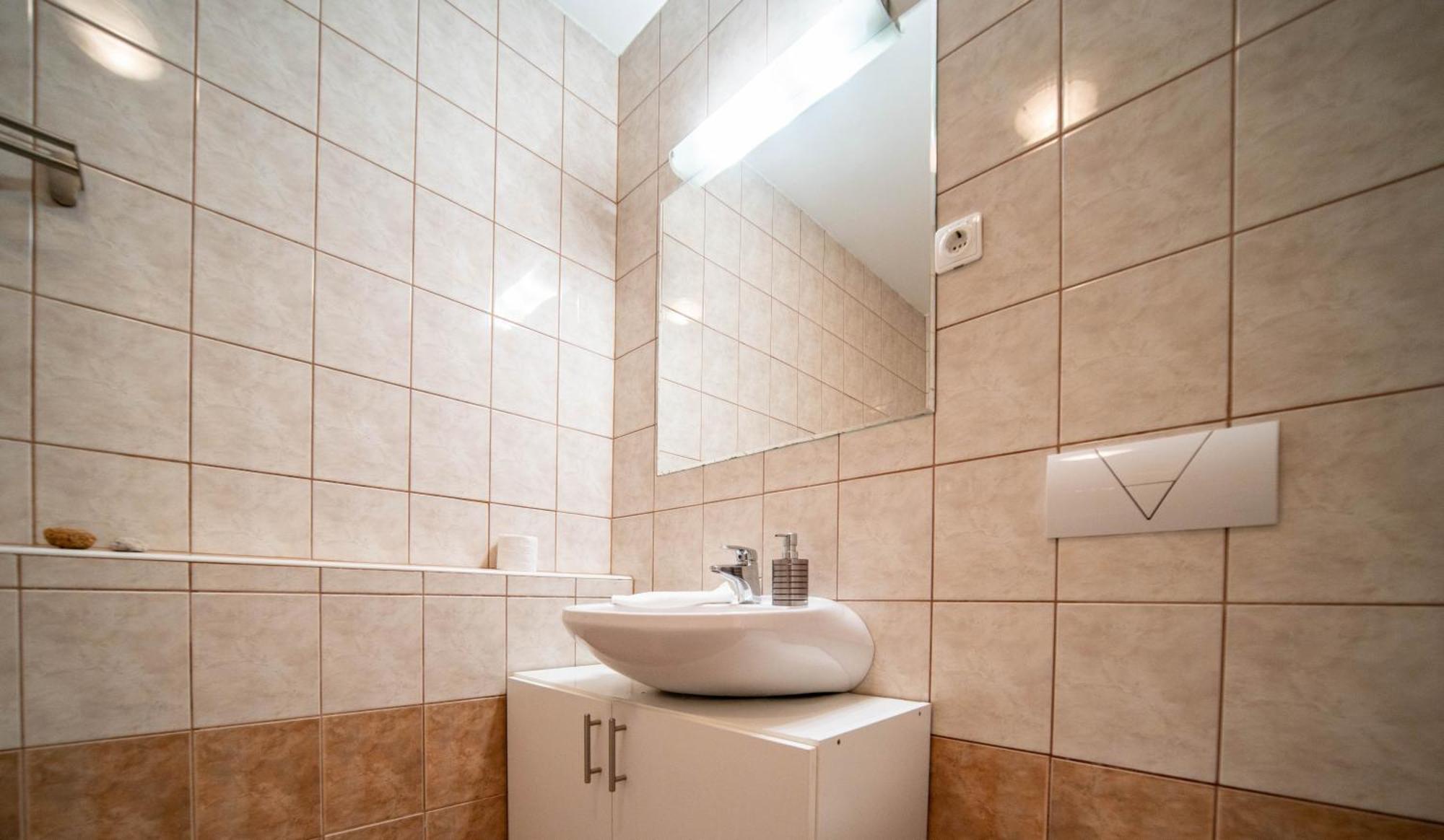 Free Parking- Gellert View Apartment 4Ppl Budapest Luaran gambar