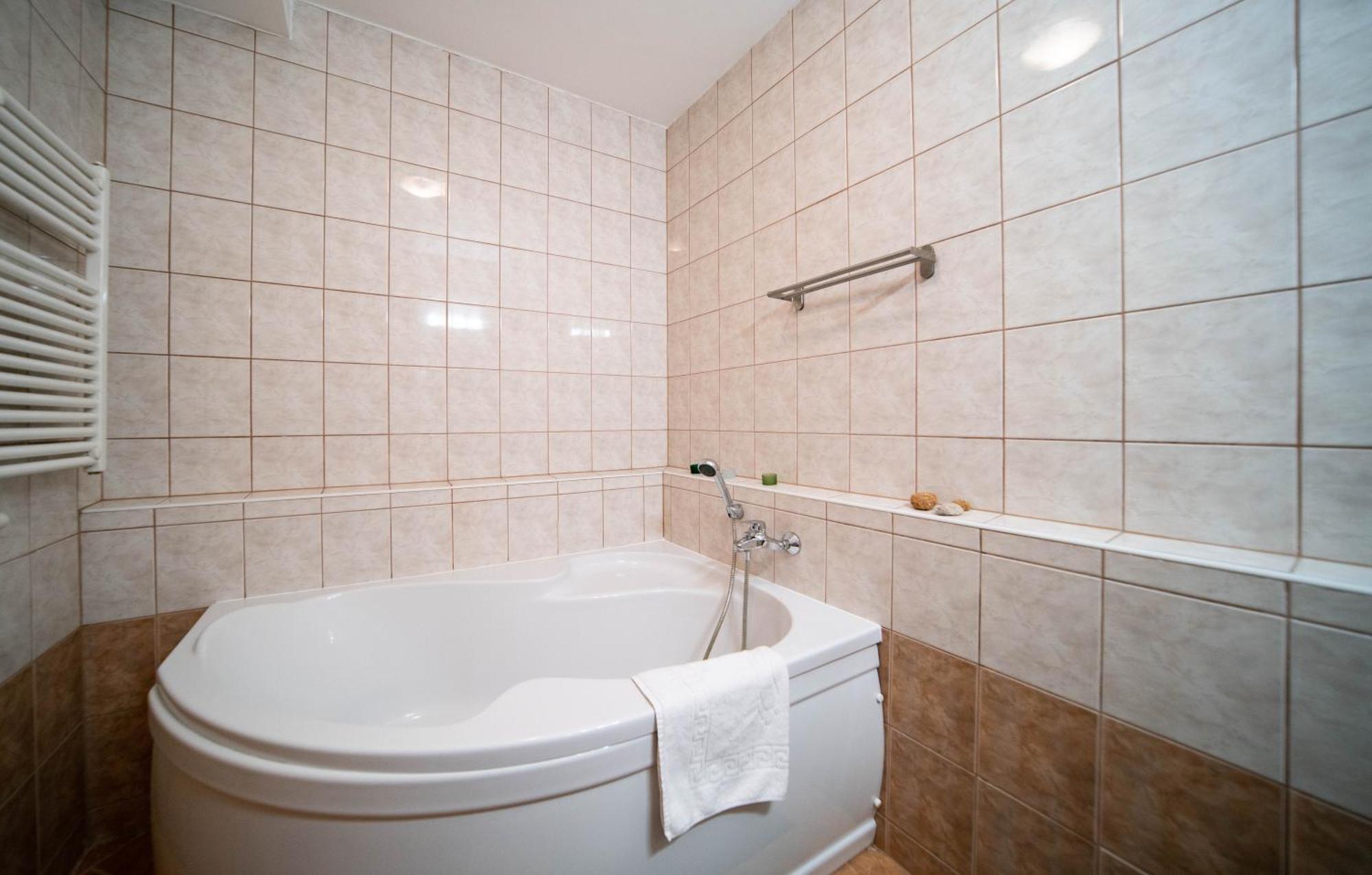 Free Parking- Gellert View Apartment 4Ppl Budapest Luaran gambar