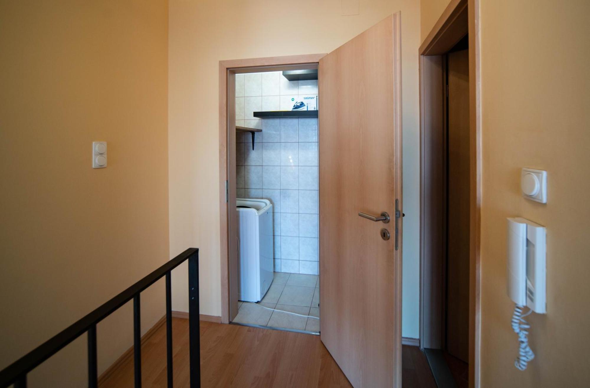 Free Parking- Gellert View Apartment 4Ppl Budapest Luaran gambar